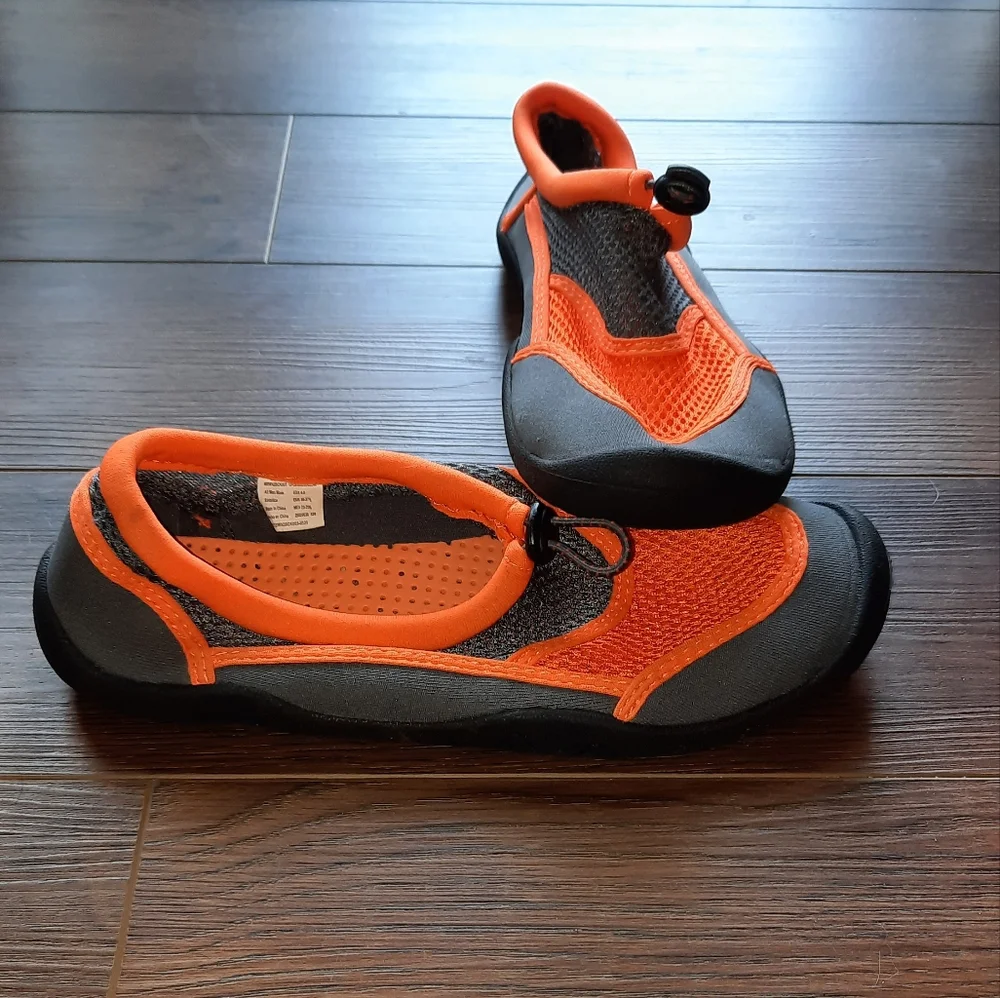 Wonder Nation Big Kid Water Shoes size 4-5